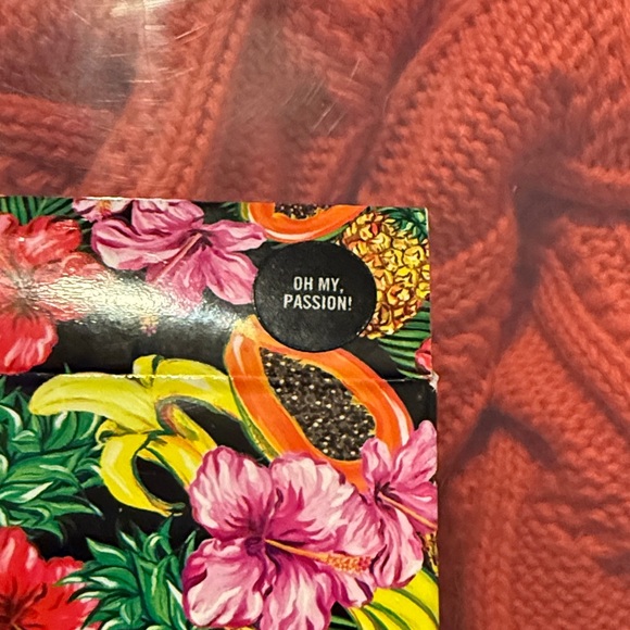 MAC Cosmetics Vibrant Floral Setting Powder - Picture 2 of 4